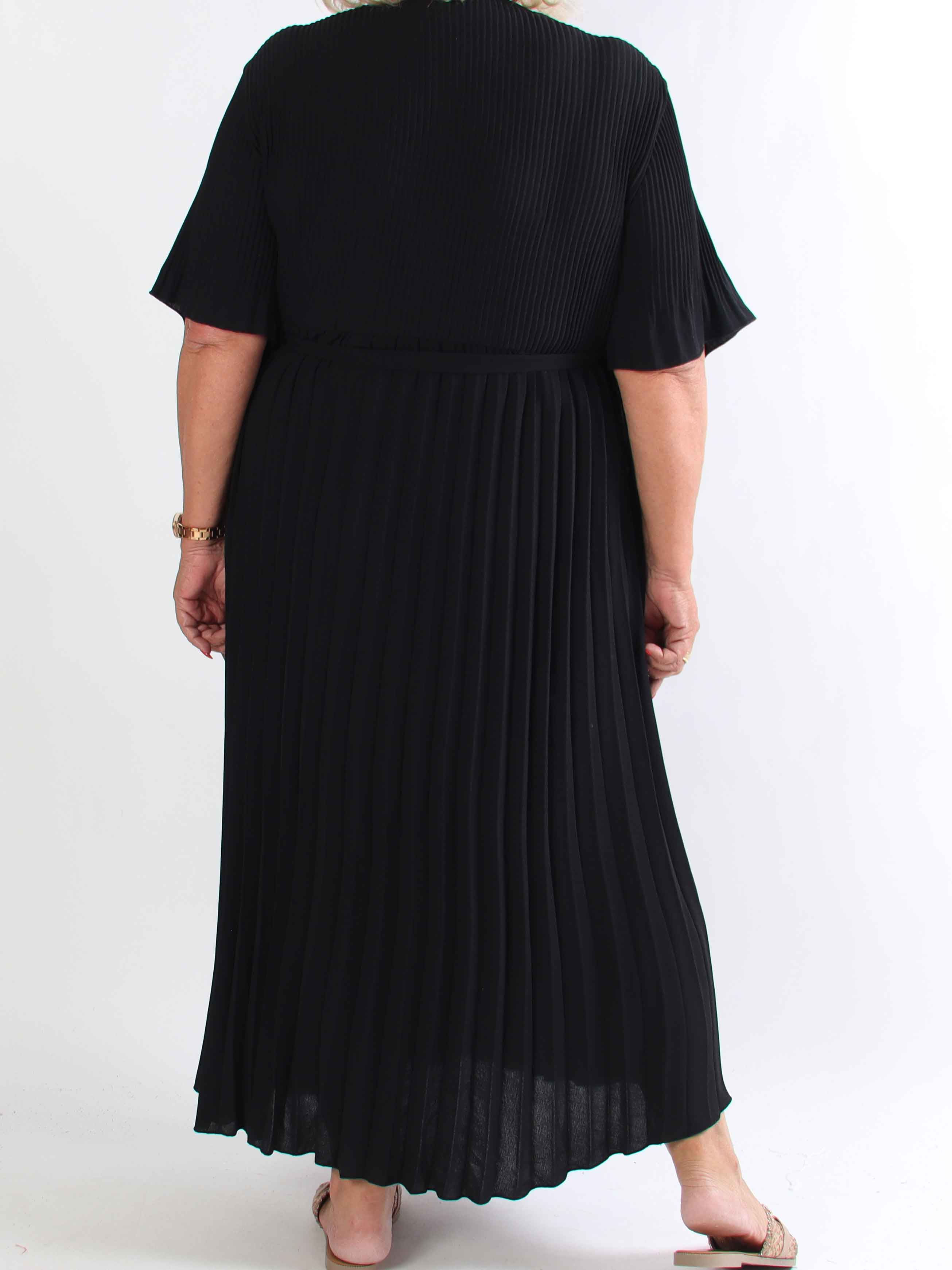 Solveig - Lang plisseret plus size kjole i viskose med bånd i taljen